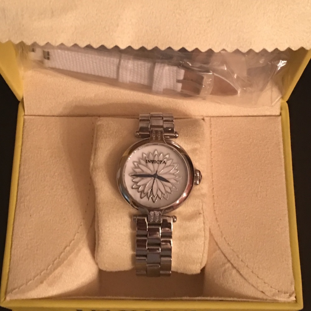 Invicta Women’s Lotus Infinity Bracelet Watch - Picture 4 of 7